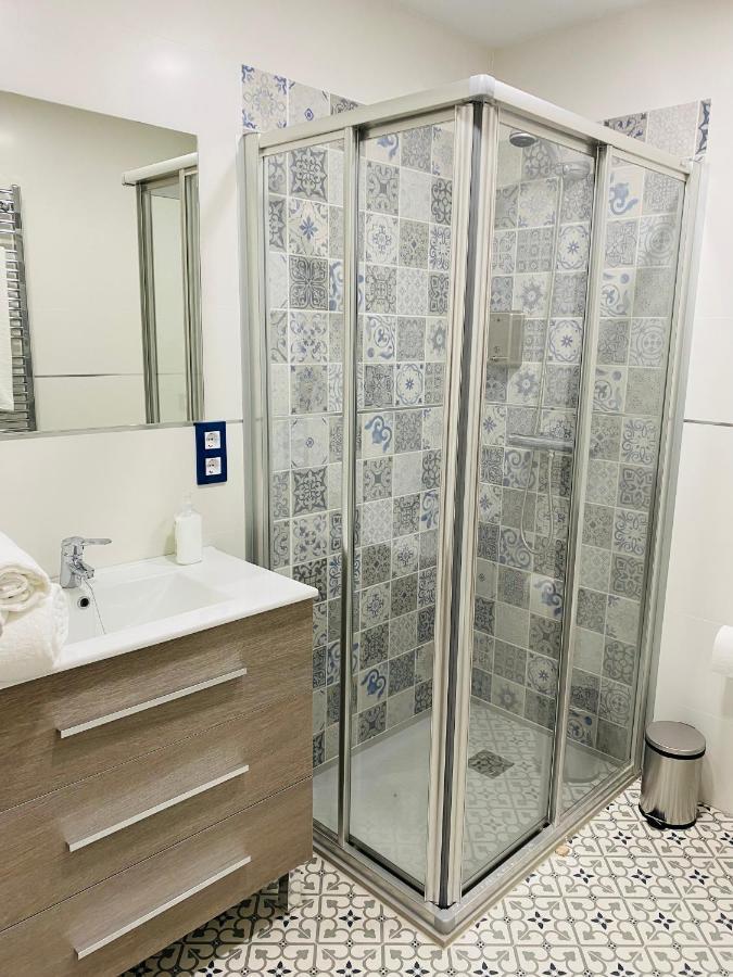 Al-Qazeres Suites Caces 외부 사진