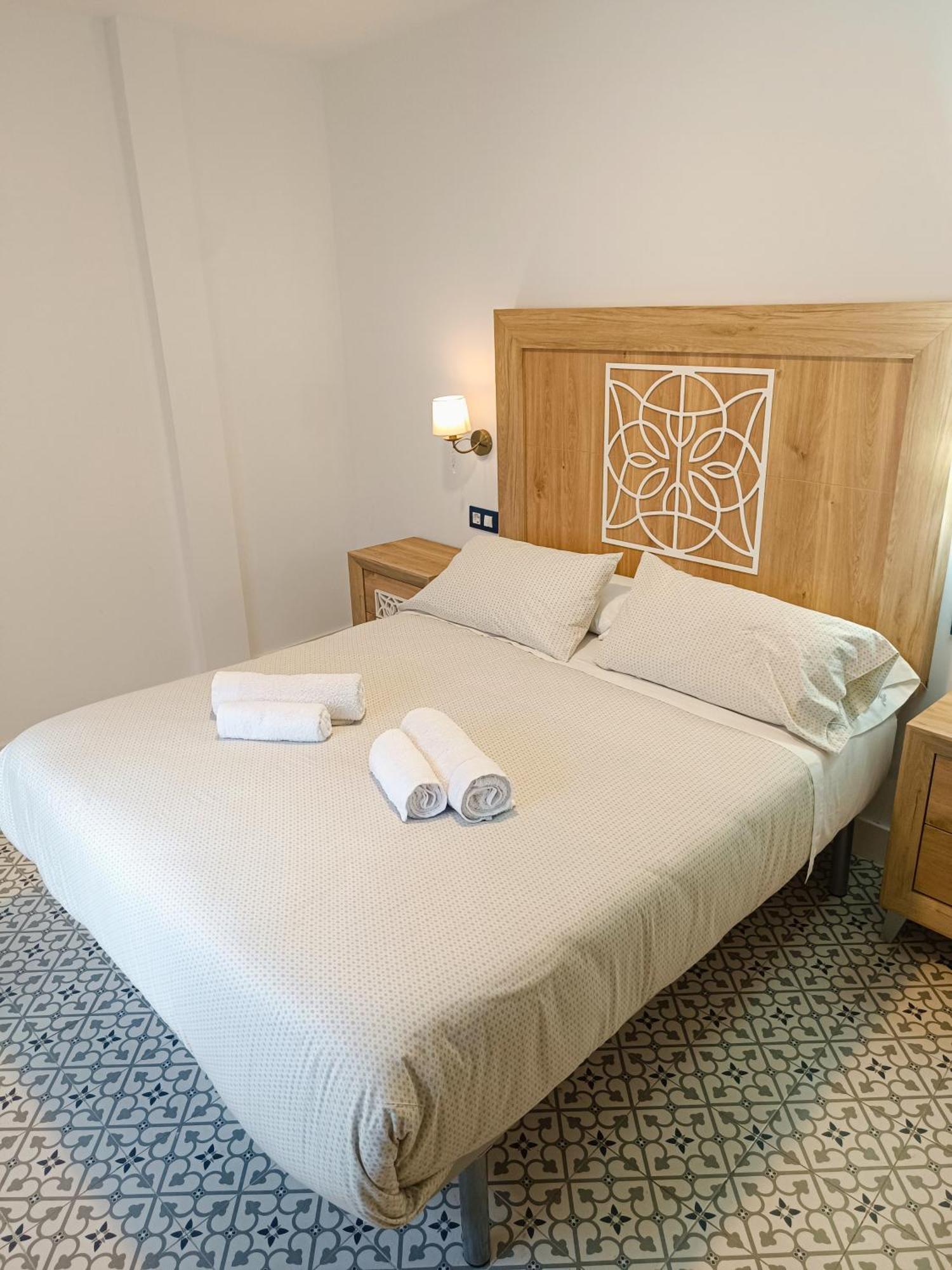Al-Qazeres Suites Caces 외부 사진