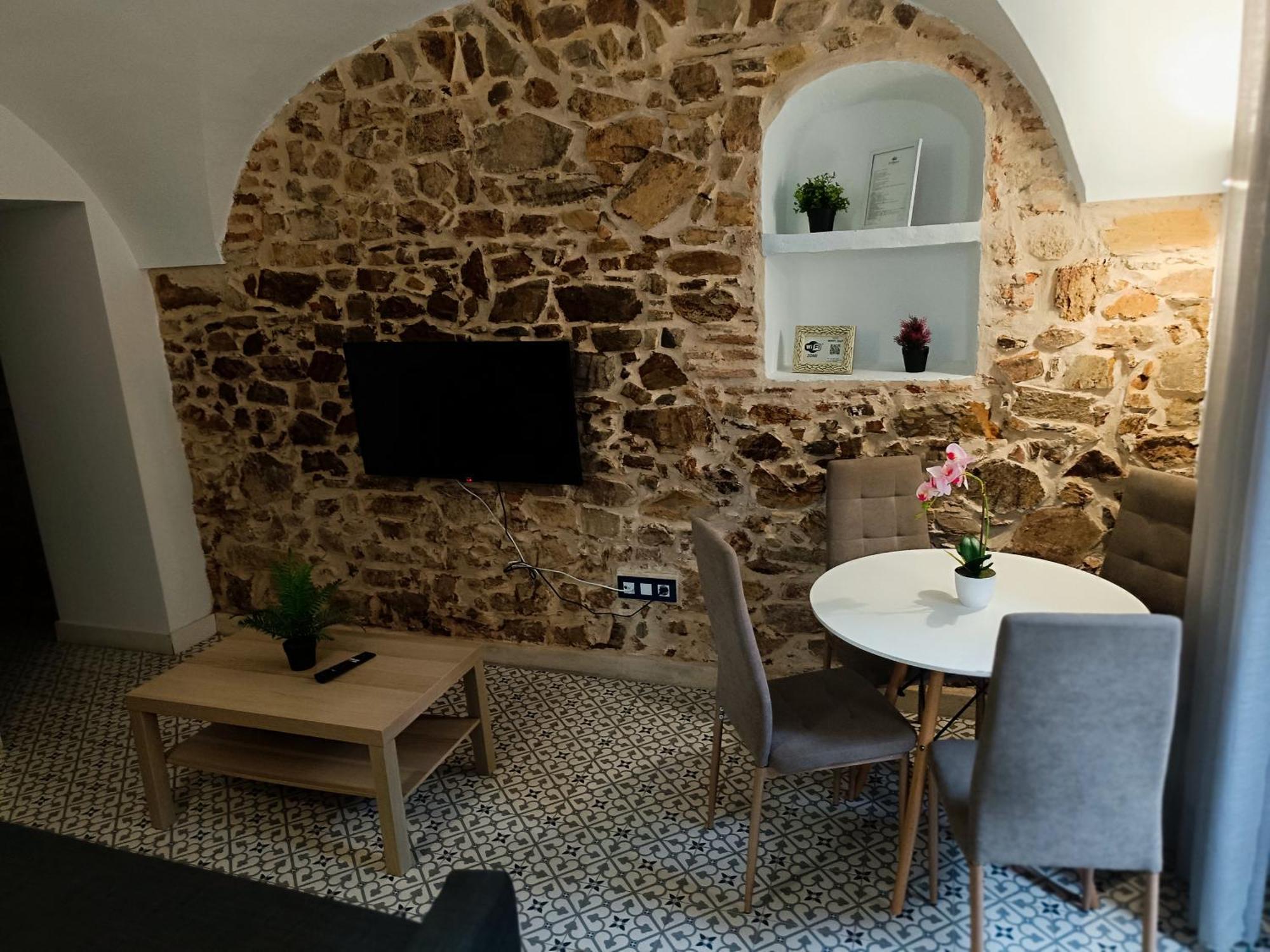 Al-Qazeres Suites Caces 외부 사진