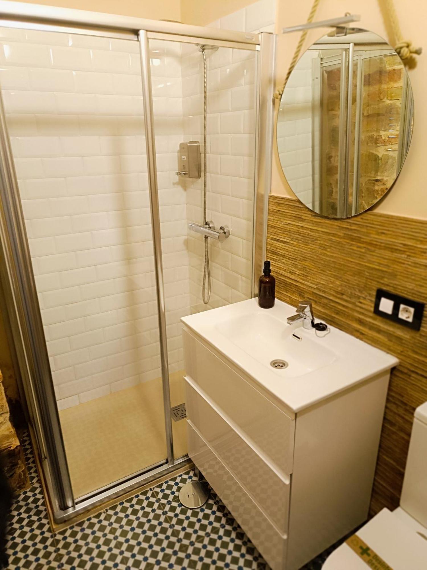 Al-Qazeres Suites Caces 외부 사진