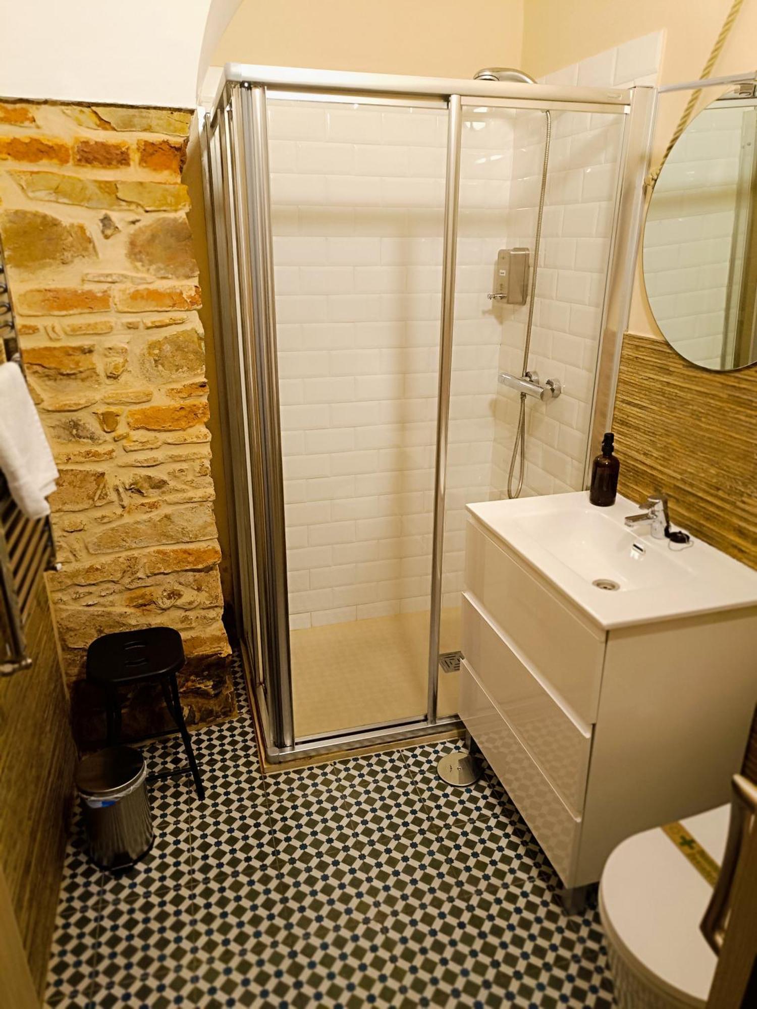 Al-Qazeres Suites Caces 외부 사진