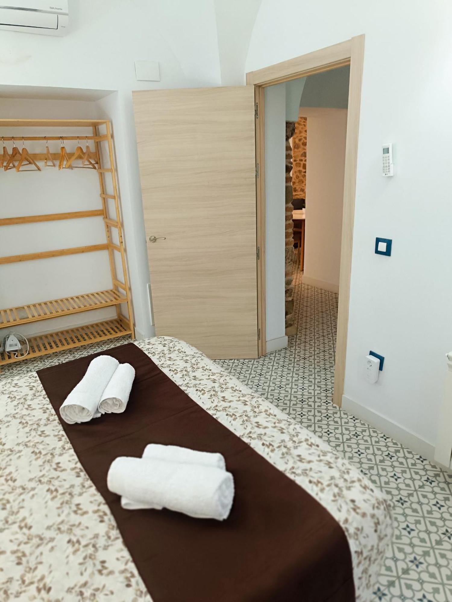 Al-Qazeres Suites Caces 외부 사진