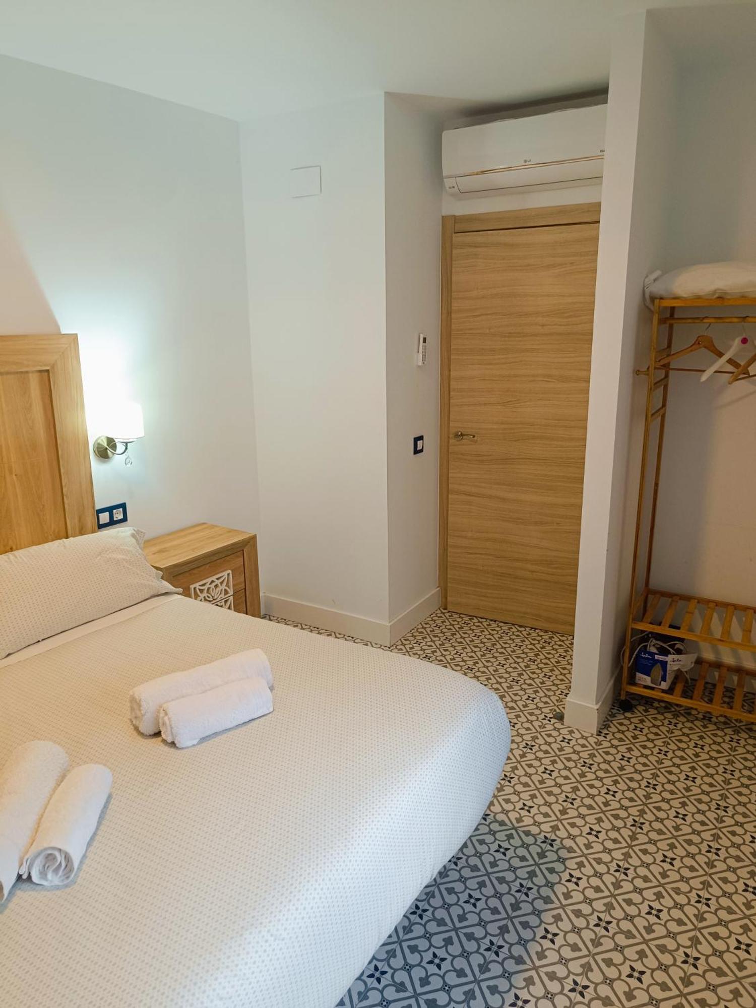 Al-Qazeres Suites Caces 외부 사진