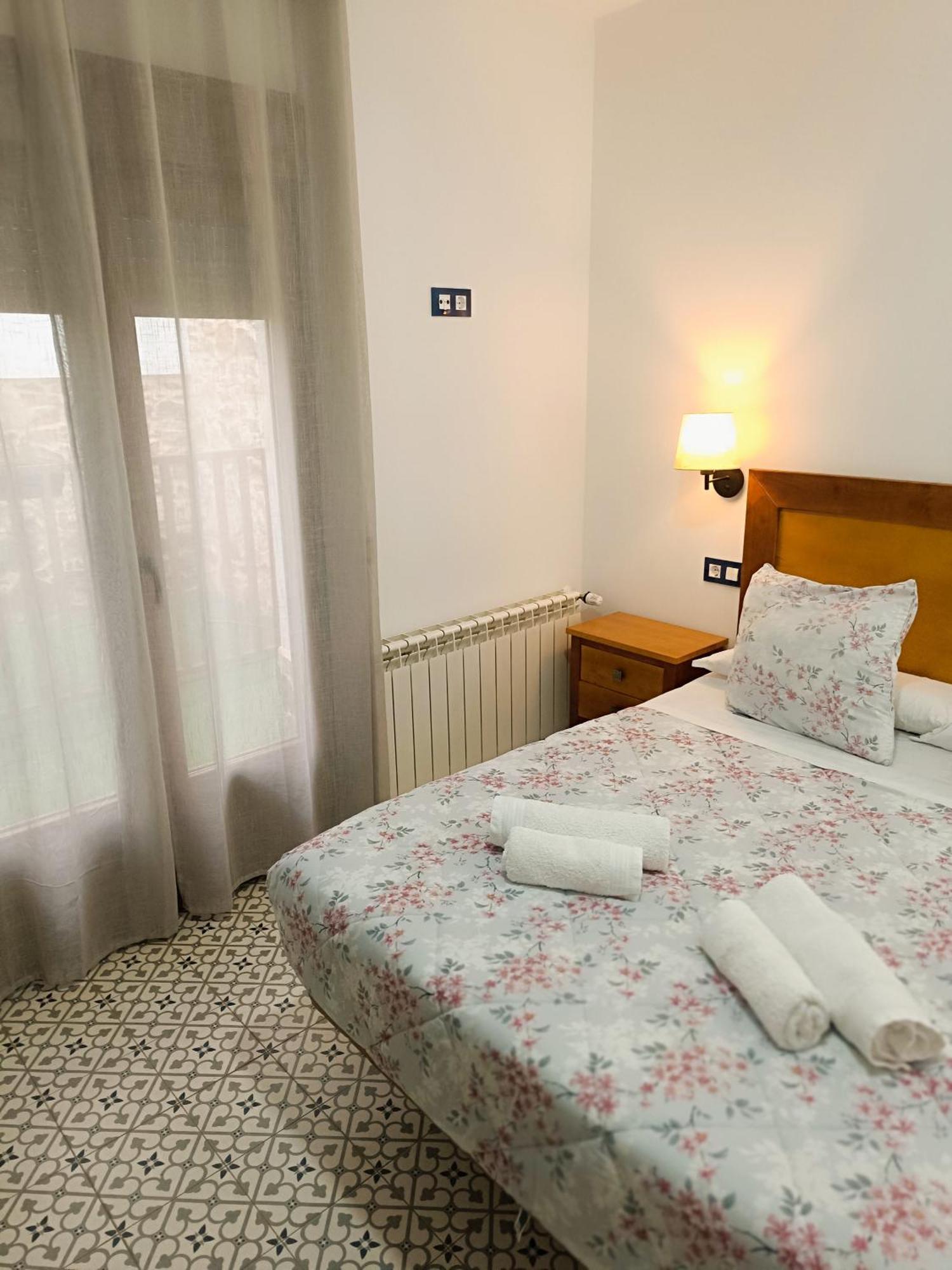 Al-Qazeres Suites Caces 외부 사진