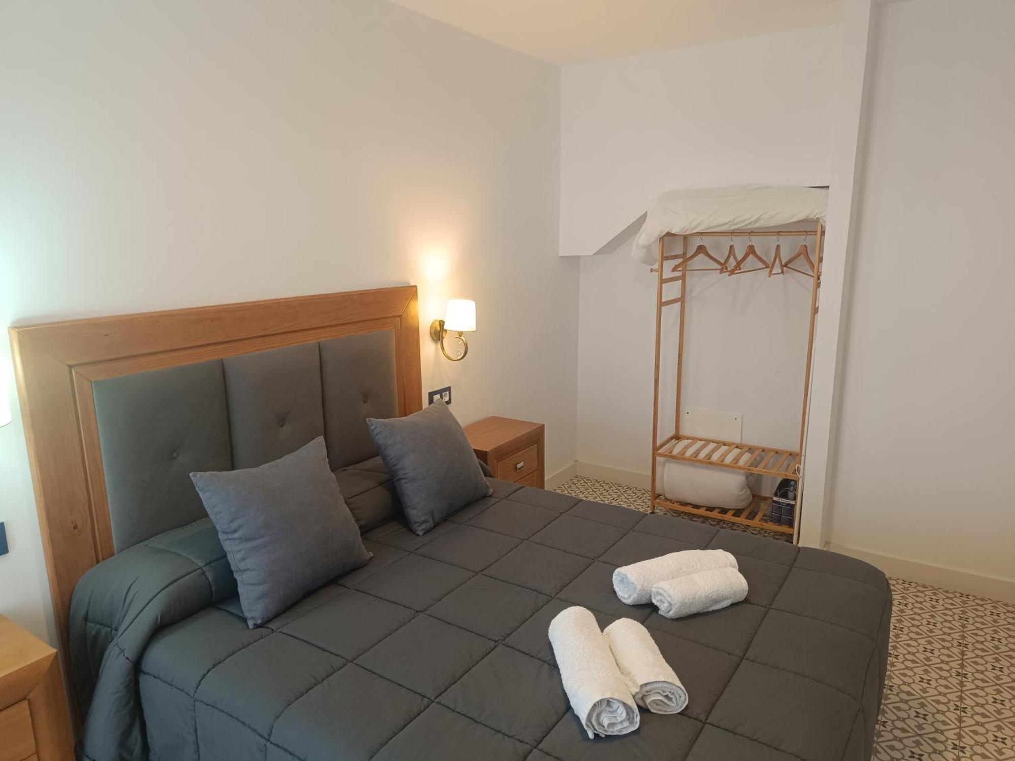 Al-Qazeres Suites Caces 외부 사진